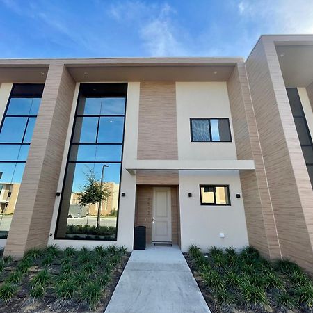 Luxury Home In Orlando With Private Hot Tub - 7 Min From Disney Parks - 3 Bedrooms And 4 Bathrooms! Ngoại thất bức ảnh