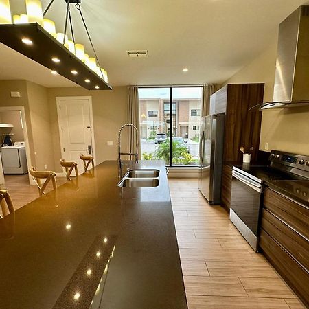 Luxury Home In Orlando With Private Hot Tub - 7 Min From Disney Parks - 3 Bedrooms And 4 Bathrooms! Ngoại thất bức ảnh