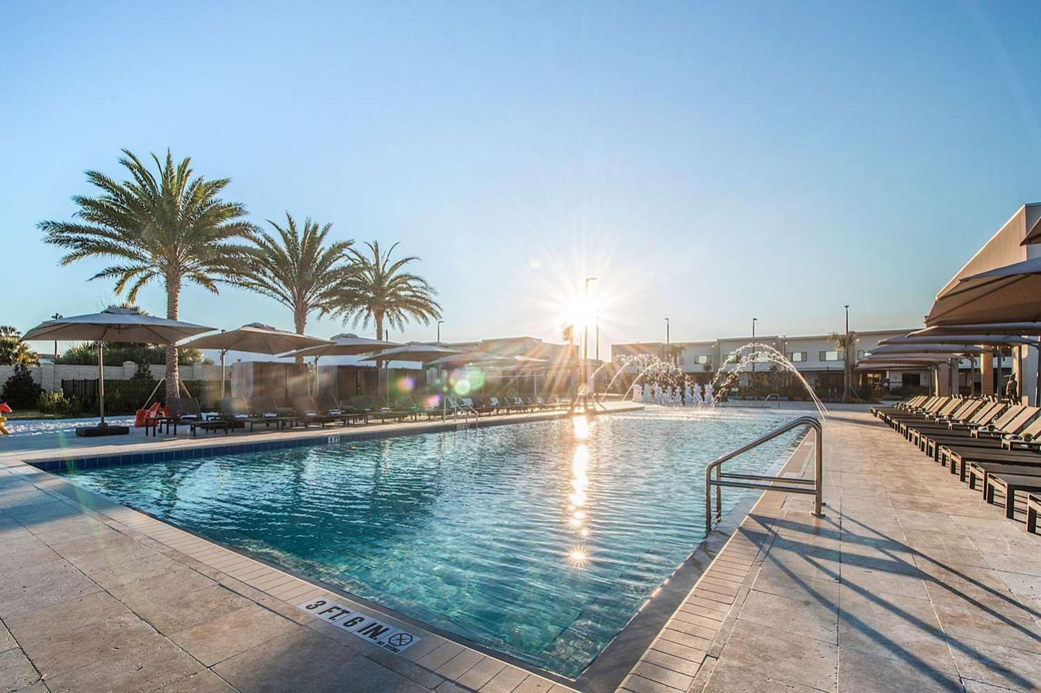 Luxury Home In Orlando With Private Hot Tub - 7 Min From Disney Parks - 3 Bedrooms And 4 Bathrooms! Ngoại thất bức ảnh
