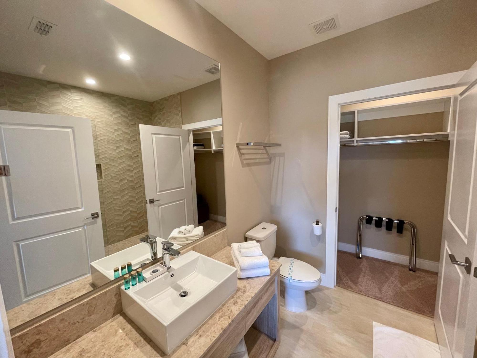 Luxury Home In Orlando With Private Hot Tub - 7 Min From Disney Parks - 3 Bedrooms And 4 Bathrooms! Ngoại thất bức ảnh