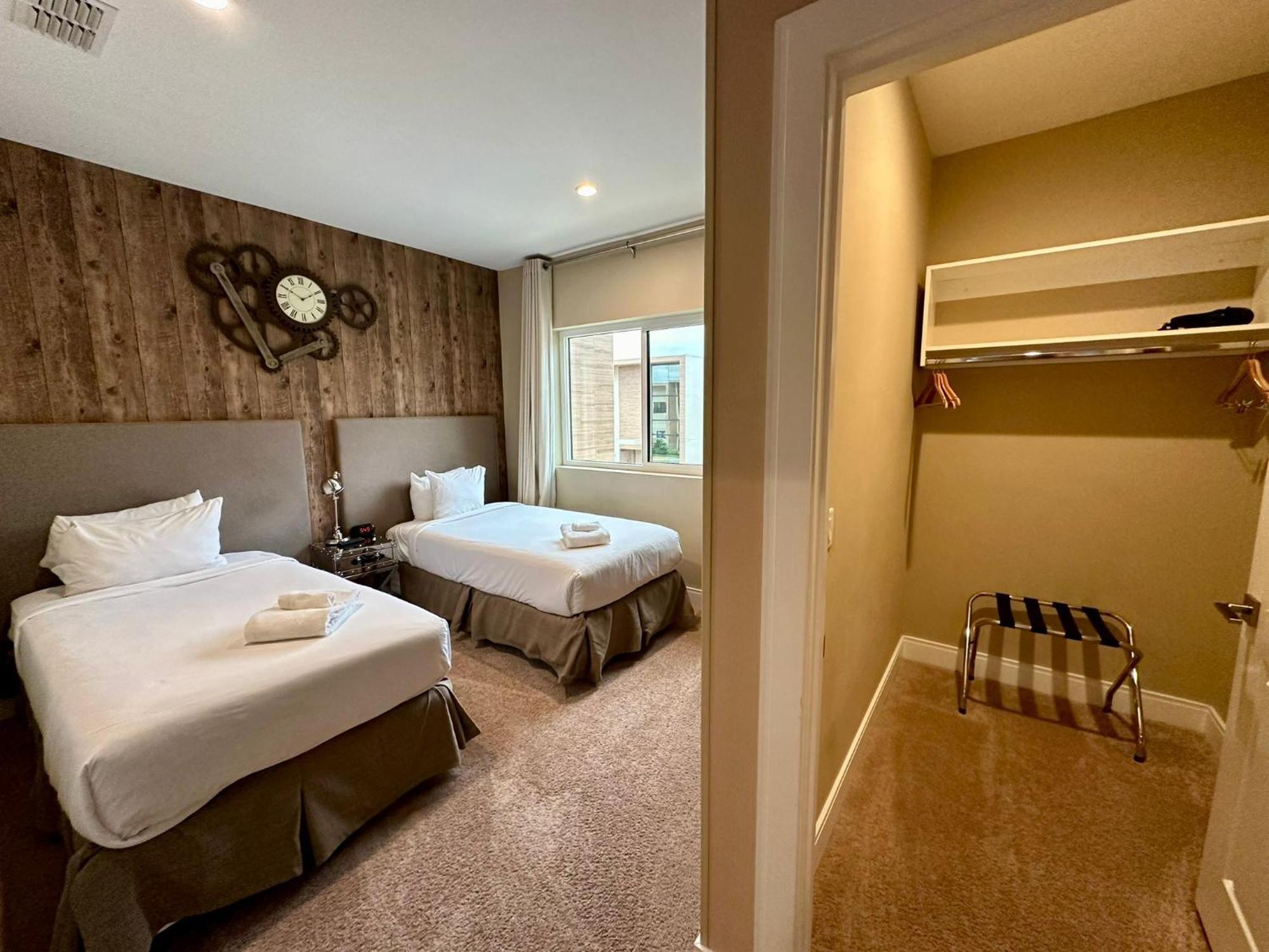 Luxury Home In Orlando With Private Hot Tub - 7 Min From Disney Parks - 3 Bedrooms And 4 Bathrooms! Ngoại thất bức ảnh
