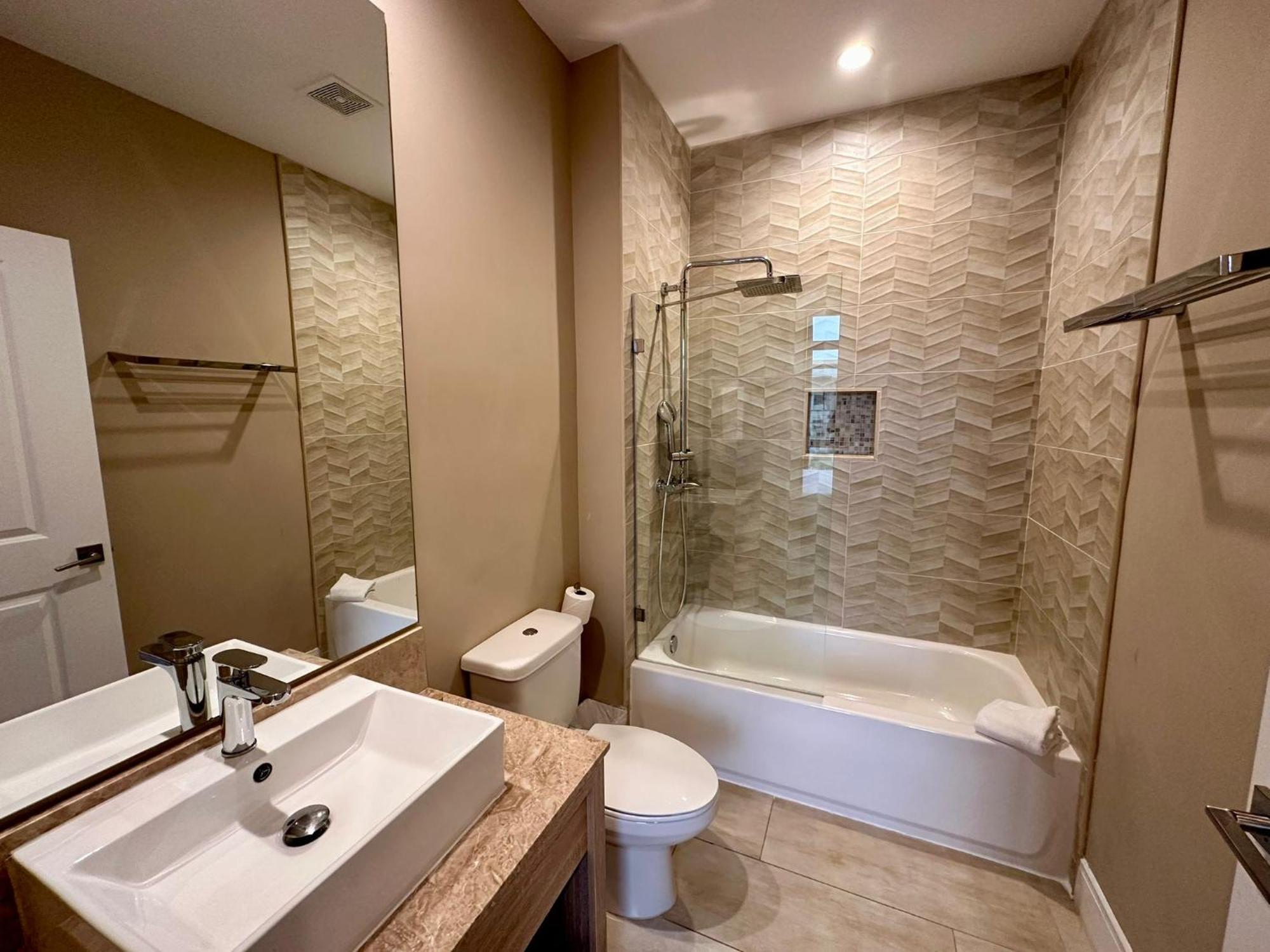 Luxury Home In Orlando With Private Hot Tub - 7 Min From Disney Parks - 3 Bedrooms And 4 Bathrooms! Ngoại thất bức ảnh