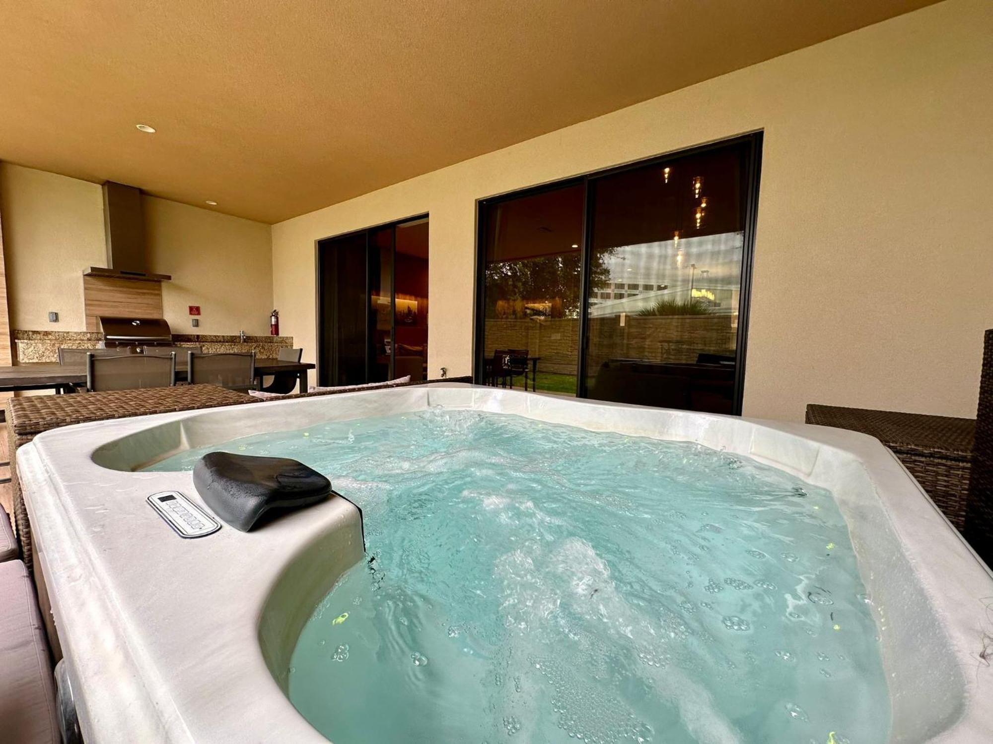 Luxury Home In Orlando With Private Hot Tub - 7 Min From Disney Parks - 3 Bedrooms And 4 Bathrooms! Ngoại thất bức ảnh