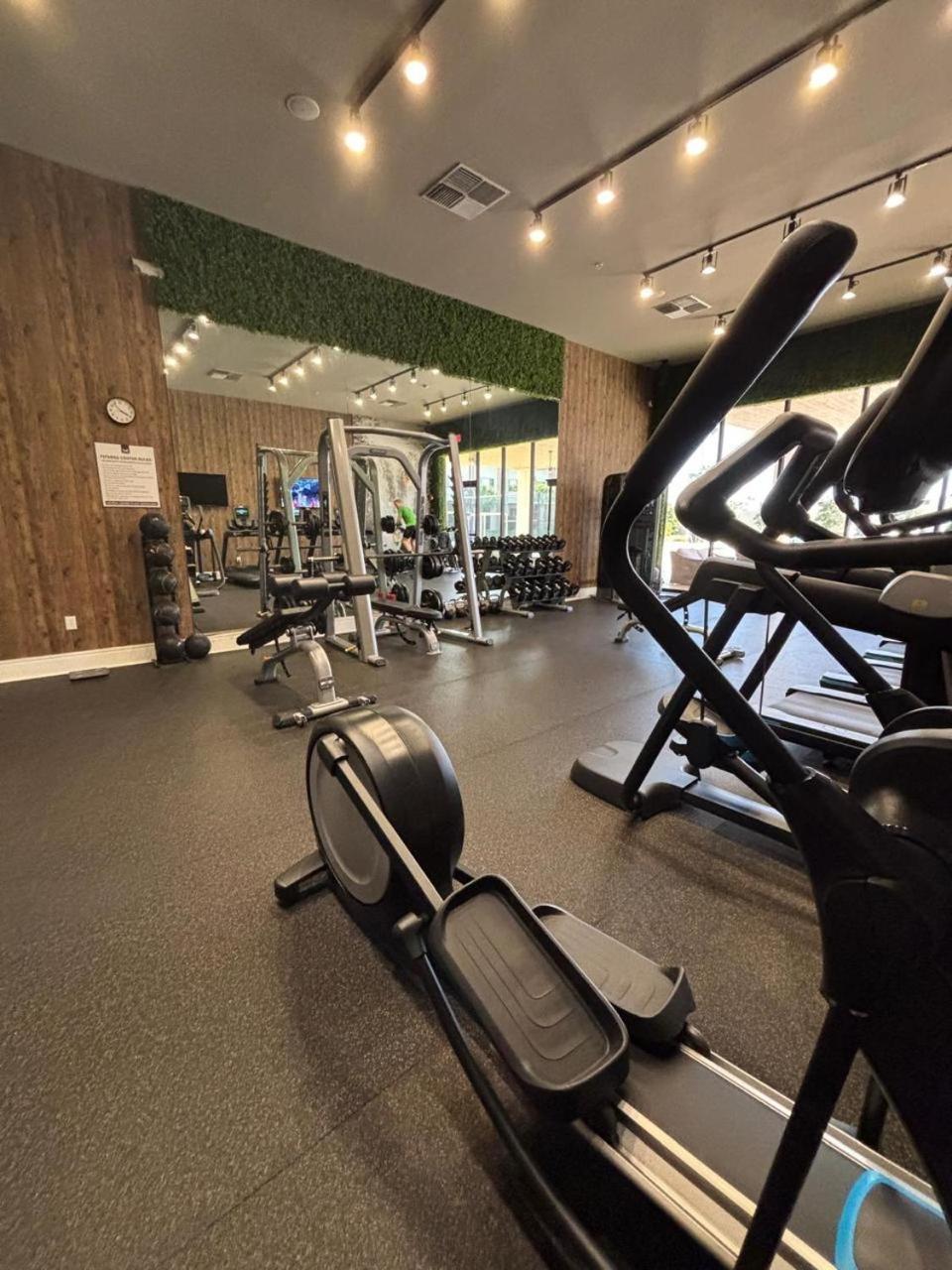Luxury Home In Orlando With Private Hot Tub - 7 Min From Disney Parks - 3 Bedrooms And 4 Bathrooms! Ngoại thất bức ảnh
